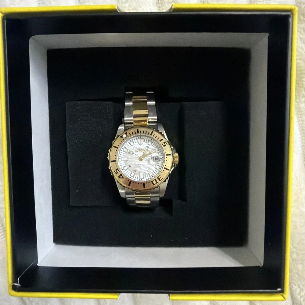 Invicta Women's 6895 Pro Diver Quartz Two-Tone Stainless Steel Watch 100M